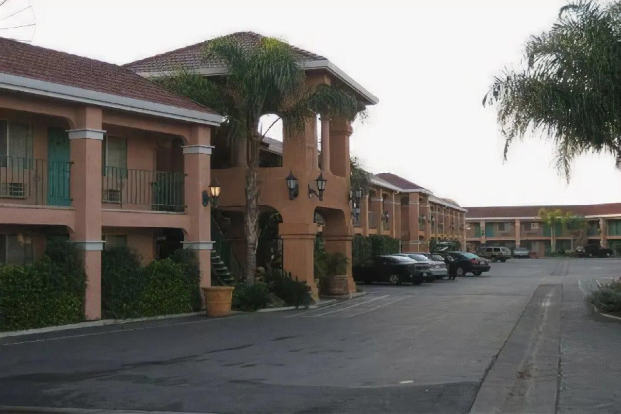 Merced Inn & Suites Екстер'єр фото