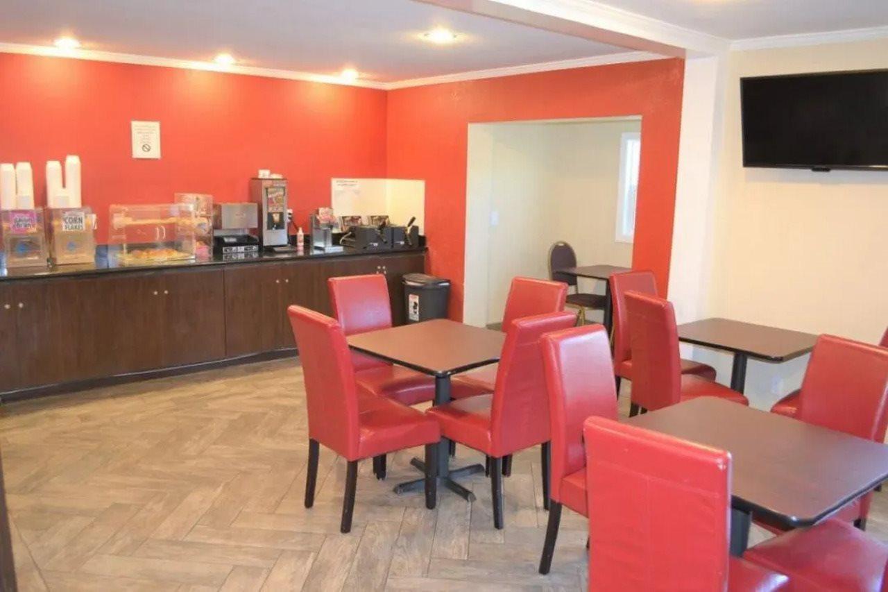 Merced Inn & Suites Екстер'єр фото