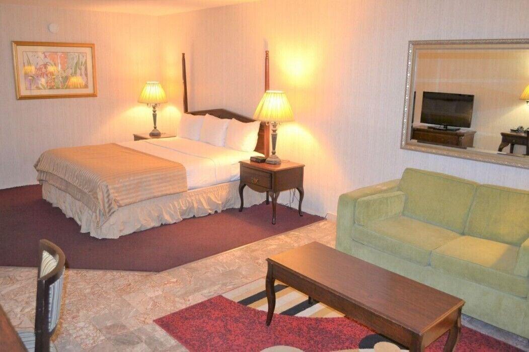 Merced Inn & Suites Екстер'єр фото