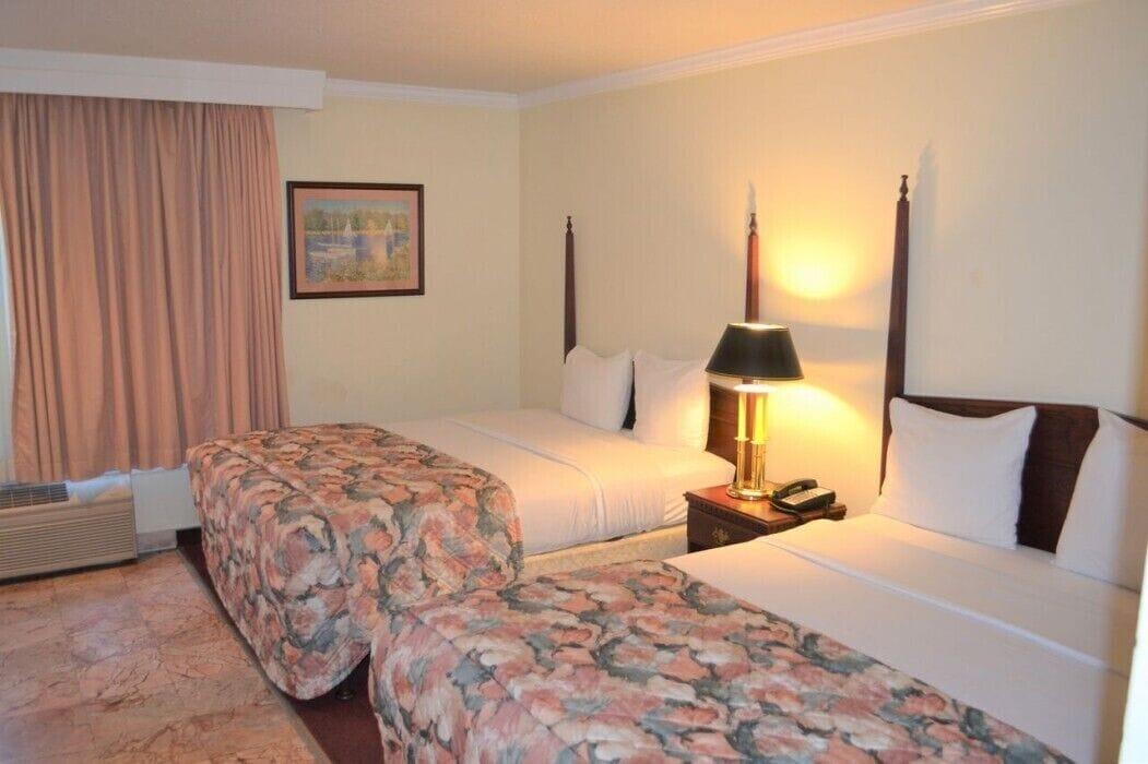 Merced Inn & Suites Екстер'єр фото