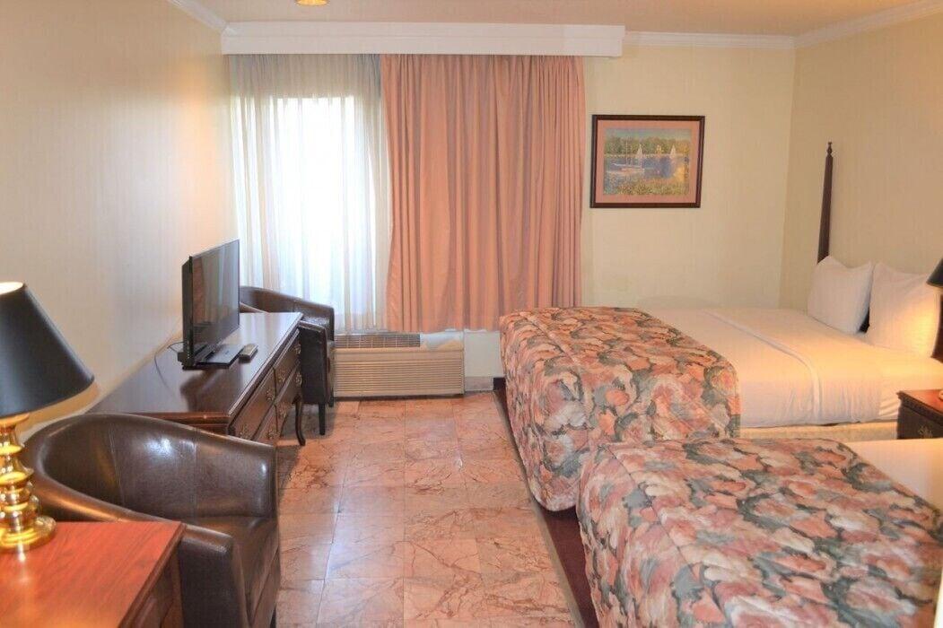 Merced Inn & Suites Екстер'єр фото